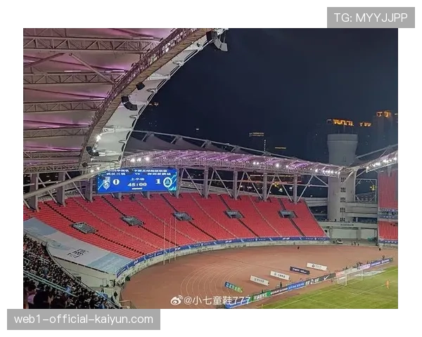 深圳新鹏城红牌事件暴露防守纪律 少打一人后阵型崩溃